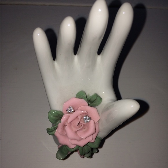 💖EUC CZ heart stud earrings💝 - Picture 6 of 6